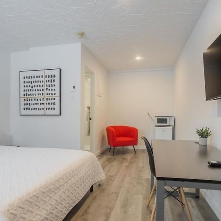 Motel Champlain Brossard Exterior photo
