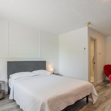 Motel Champlain Brossard Exterior photo