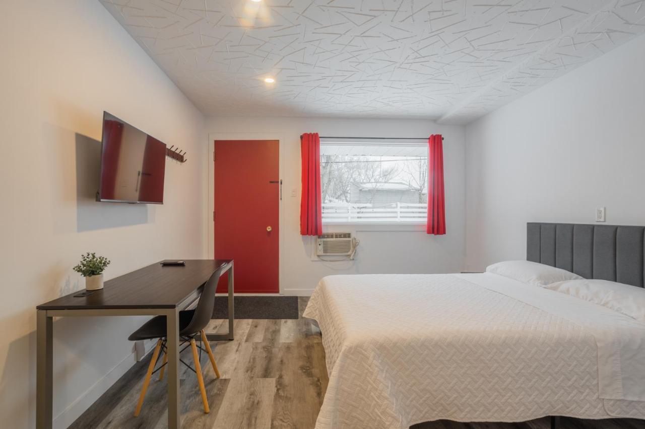 Motel Champlain Brossard Exterior photo