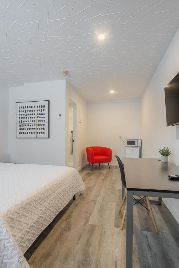 Motel Champlain Brossard Exterior photo