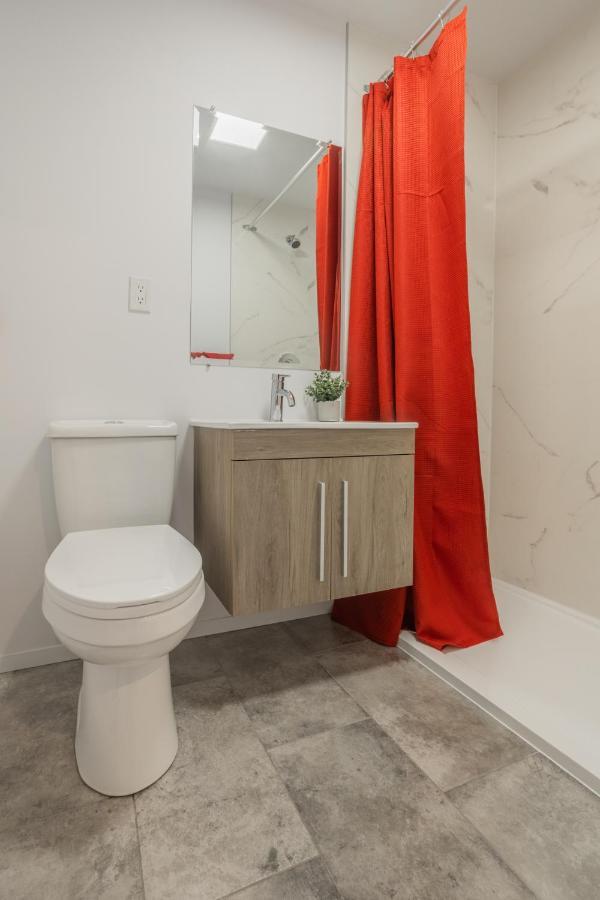 Motel Champlain Brossard Exterior photo