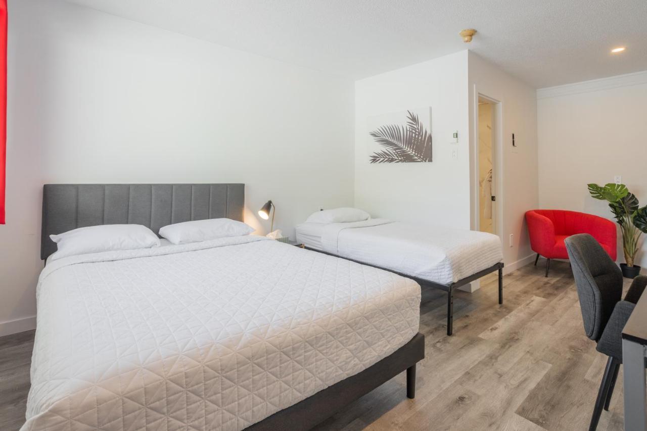 Motel Champlain Brossard Exterior photo