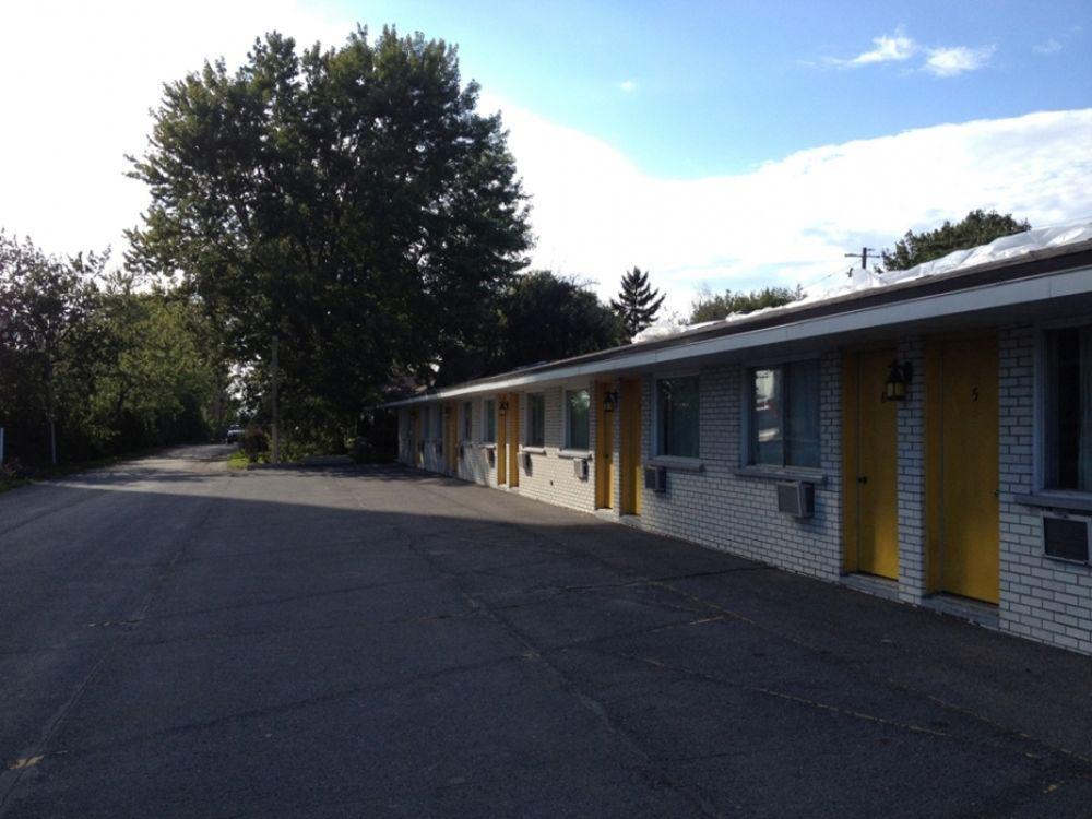Motel Champlain Brossard Exterior photo